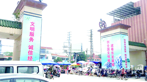 【曝光台】揭东新亨镇:沿路垃圾乱堆乱放影响市容