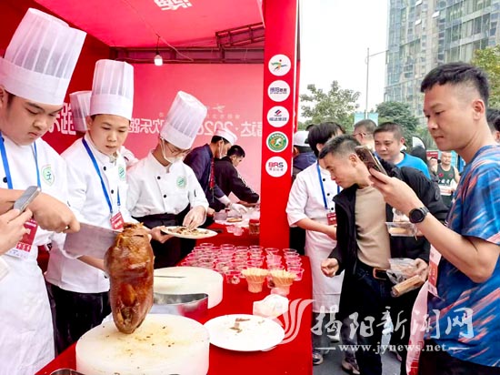 福达·2026揭阳欢乐跑热情开跑，英歌舞燃动全城！