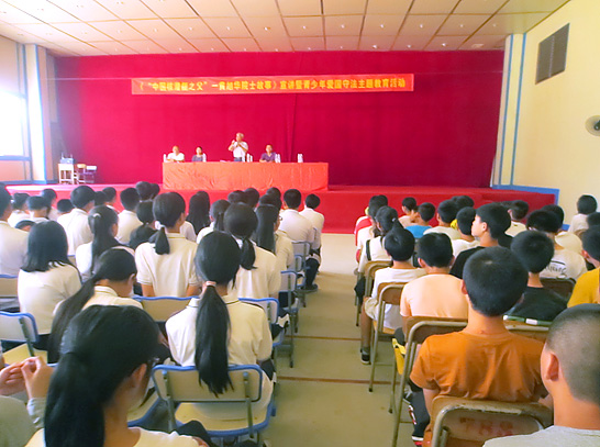 爱国主义和法制教育讲师团,前往具有光荣革命传统的普宁市大南山中学